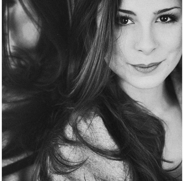 ̷♡̷ ⍮αιηяσʇιƖαɔ⑇eyes٦̷ fața mea, dar nu când sunt și alți oameni de față.” Îi face cu ochiul și-și - S01E02 x Postcards from the Edge