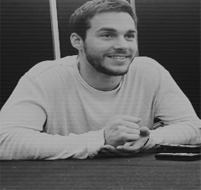 ━ "Tu chelneriţa șatenă care te sprijini de tejghea, hai să-mi iei şi mie comanda azi..." Face pe - S01E02 x Postcards from the Edge