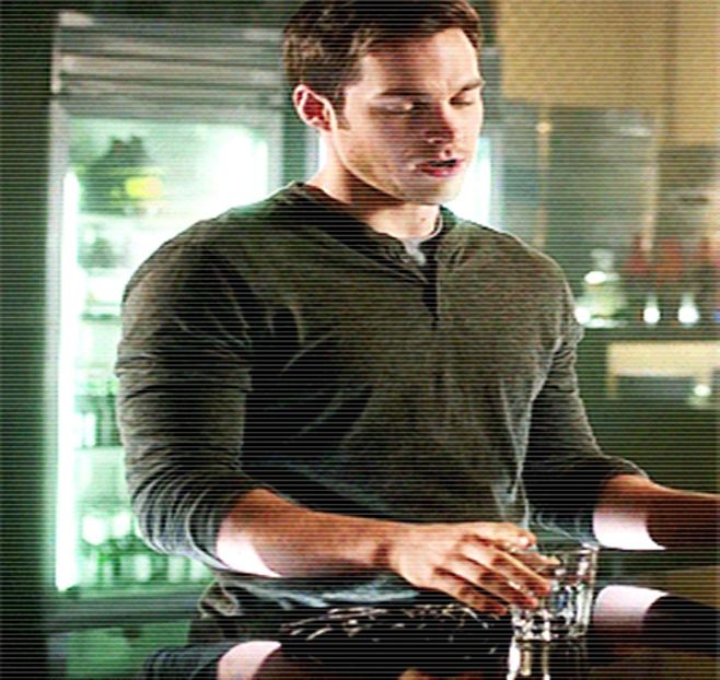 ━ # De buze, dă o gură pe gât. Pe tn te-am căutat.. prin oraș, am crezut că ești fată educată - S01E02 x Postcards from the Edge