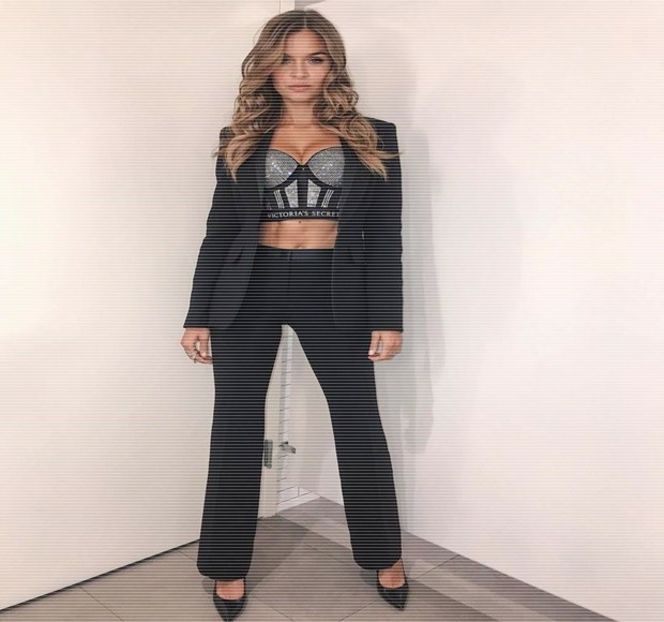 — Facilita oarecum lucrurile pentru el. Totuşi, preintre săruturile existente, respectiv respi- - 14 It made you unwind and undo