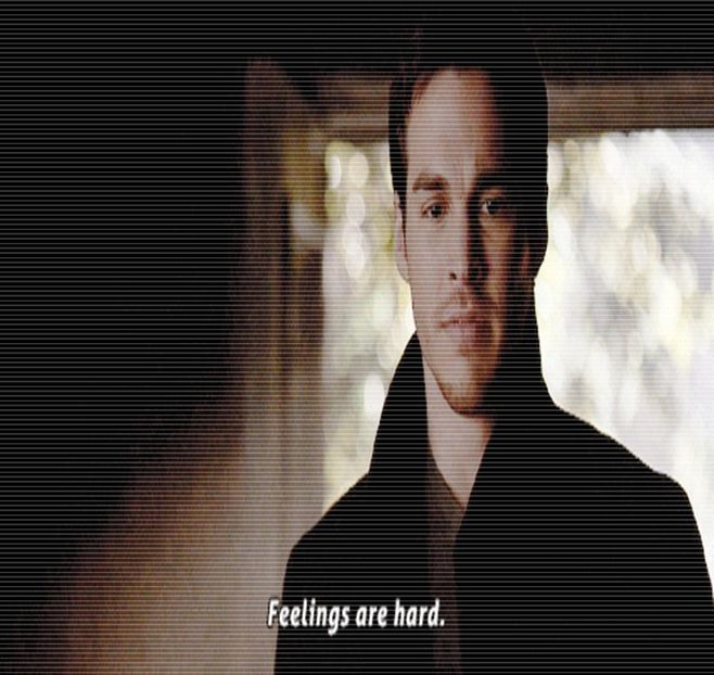 ━ # Se apleacă peste braţ pe tejgheaua de la bar şi mai cere o sticlă la barmaniţă, dă scurt cu - S01E02 x Postcards from the Edge