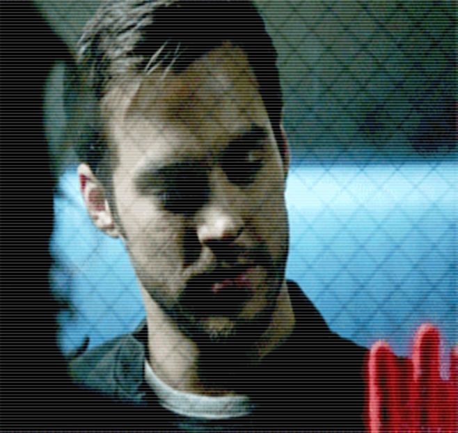 ━ Asupra ei, își strânge degetele în jurul bazei de la sticlă și ridică sec din umeri. "De ce mă - S01E02 x Postcards from the Edge