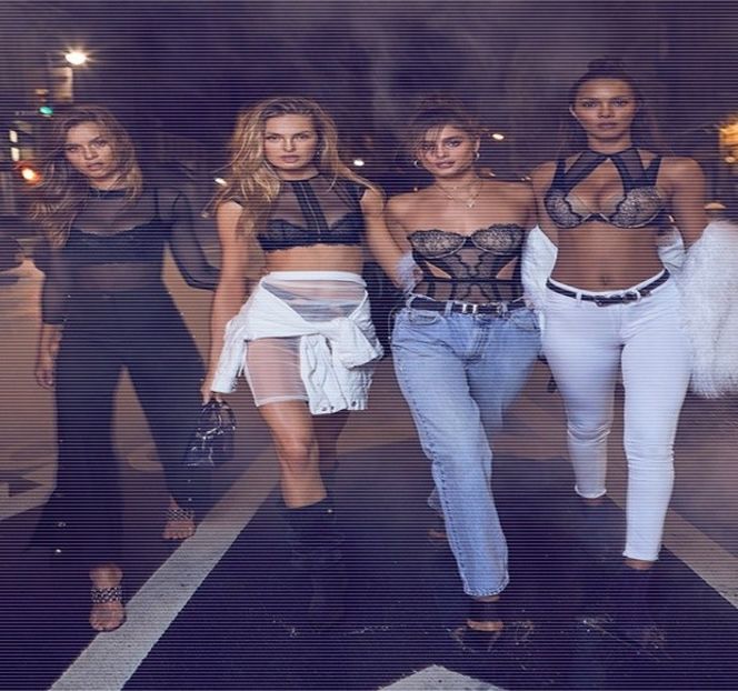 — -Zii, petrecând următoarele secunde în scopul demachierii, un proces destul de scurt, dat fiind că - 14 It made you unwind and undo