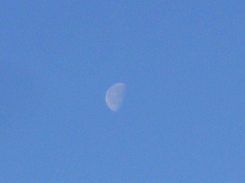 Luna in descrestere in Varsator - Luna - Soarele si norii - 2