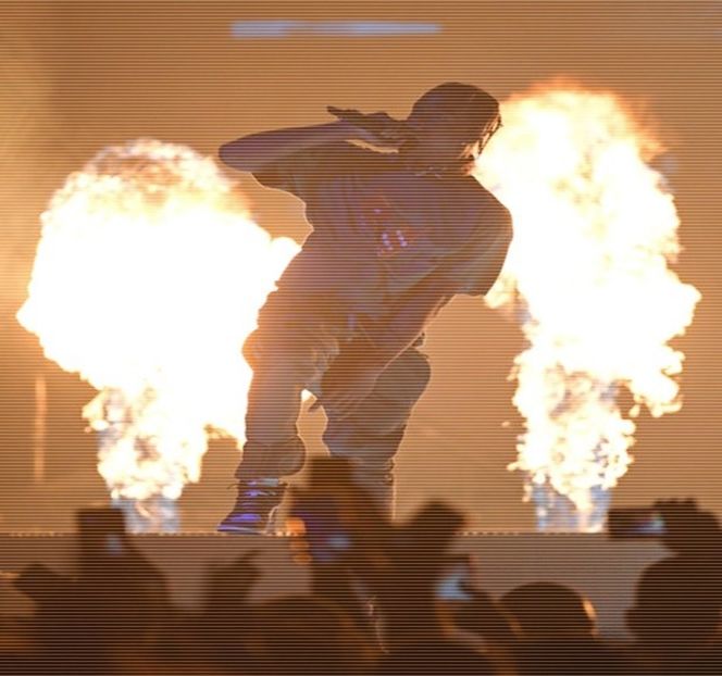 — Niciunul dintre ei nu rosteşte nimic, sprâncenele i se arcuiesc o singură dată. Totuşi, ceea - 14 It made you unwind and undo