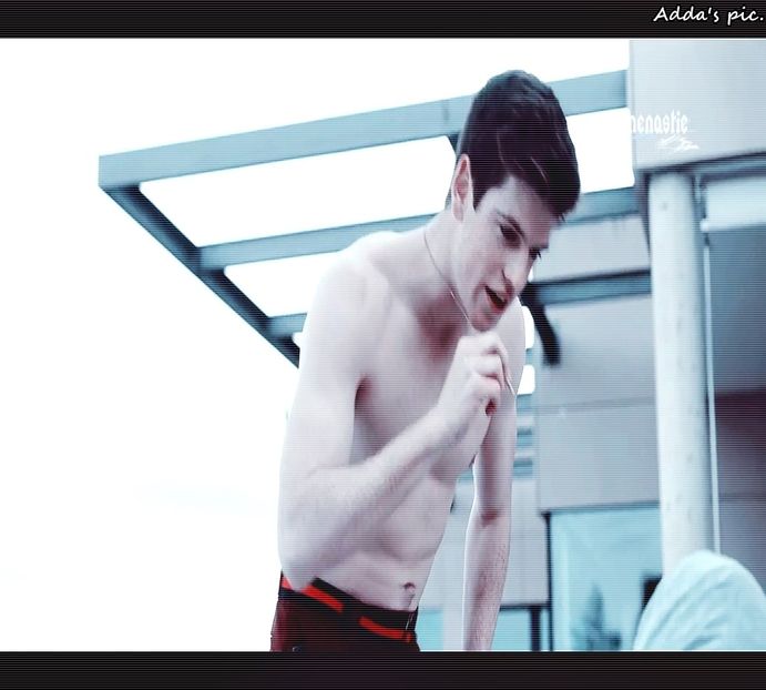 》#Își acoperă cu ambele palme schlitz-ul și face doi pași înapoi, exclamând. "NUUU" - xE07xS01 haters gonna h a t e