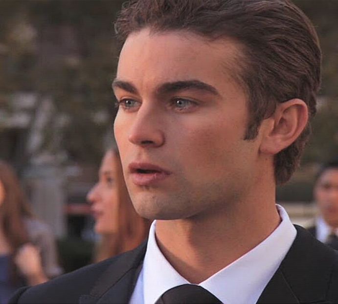 ― "A.............am înțeles." spune mai posomorât. Ia două sticle de bere și îi întinde una. - xE07xS01 haters gonna h a t e