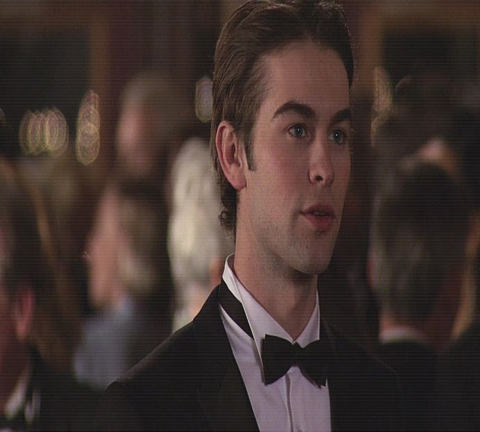 ― Îl ține în brațe pe Alex și îl mângâie pe spate. "Așa, descarcă-te fratele meu, bravo..." - xE07xS01 haters gonna h a t e