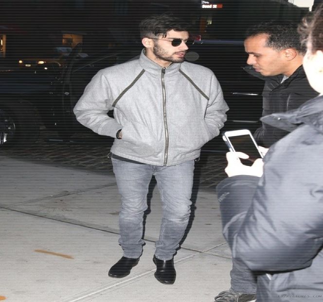 — În cazul în care şi Gigi era trează. Tocmai de aceea, profitase de orele de odihnă pe care - 14 It made you unwind and undo