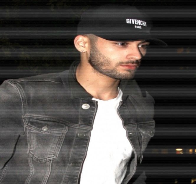 —  Braţul şi-l depărtează iar spatele şi-l îndreaptă, fiind mai mult decât pregătit să dispară - 14 It made you unwind and undo