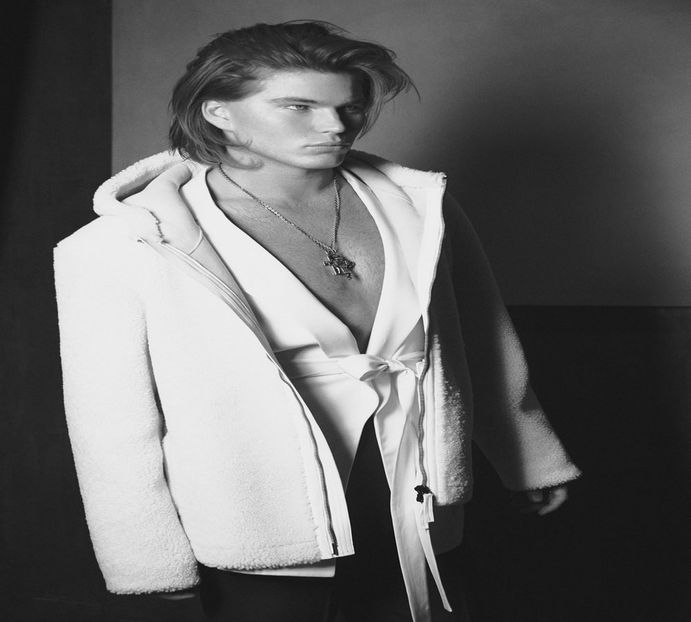 ― „Iar majoritatea sunt nebune de-a binelea...” Vine cu o completare pentru Selene, refe- - xE07xS01 haters gonna h a t e