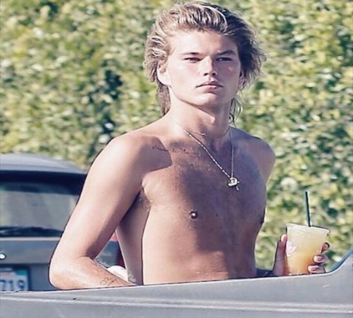 ― „Tu bați apropouri la Selene sau la Reina acum? Că nu mă mai prind.” Îi spune priete- - xE07xS01 haters gonna h a t e