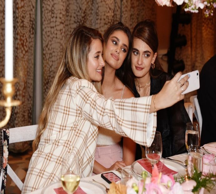 ―  „Fai, cum a fost la cursă? Ai câștigat ceva?” Încearcă ea să se comporte cât se poate - xE07xS01 haters gonna h a t e