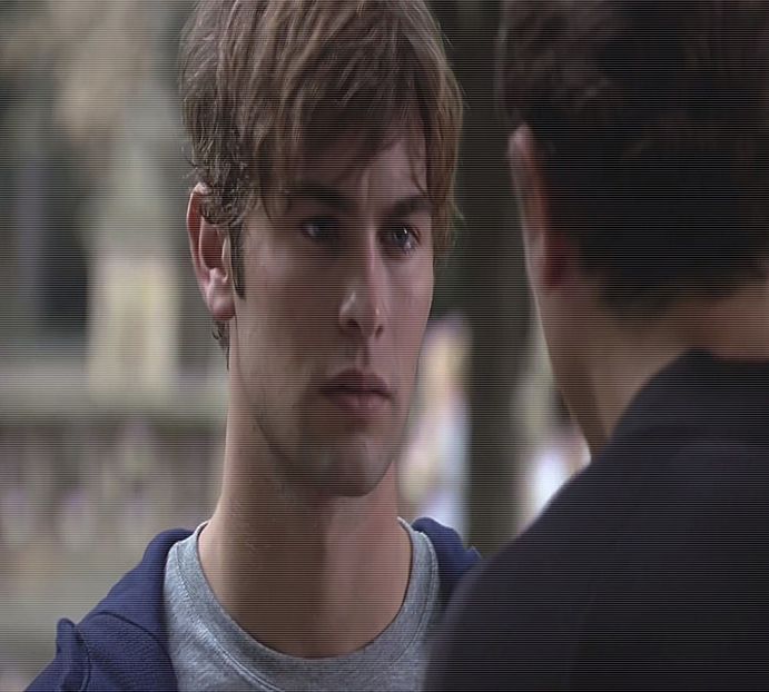 ― William se oprește si își duce mâinile în buzunar, evitând privirea Reinei. "Nu știu despre - xE07xS01 haters gonna h a t e