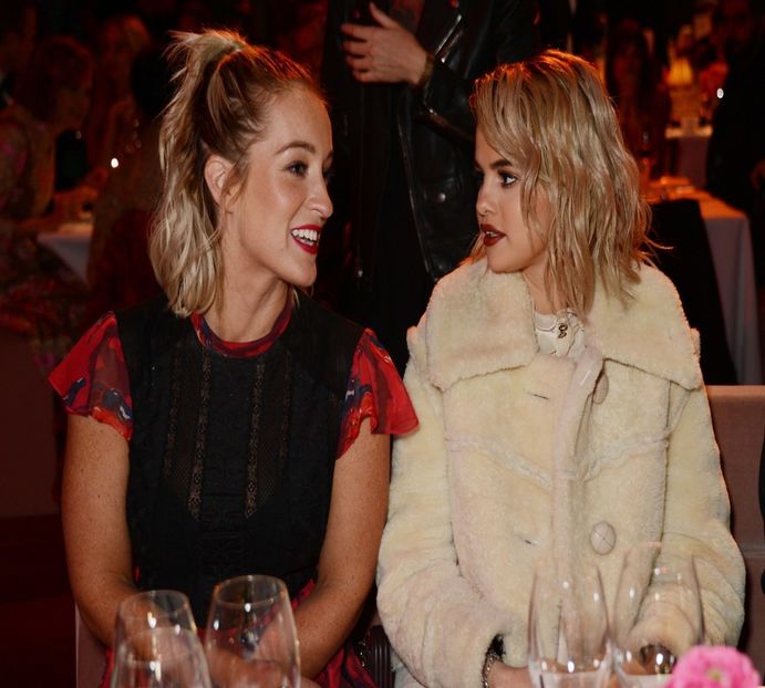 — Într-adevăr, cel mai probabil exagera și ea în aceste momente, dar nu s-ar fi gândit vreo- - xE07xS01 haters gonna h a t e