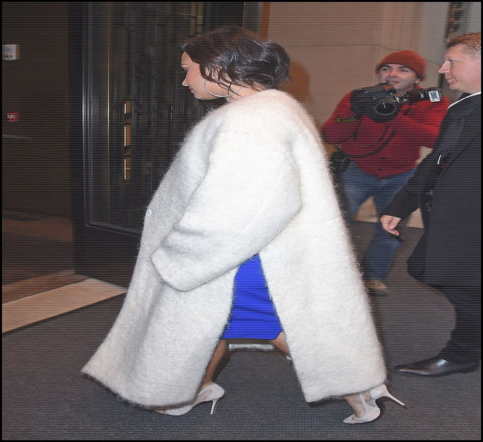 ― Reușisem să scot punga plină de cojile de limetă-n ideea de pretext, de care nici măcar nu - xE07xS01 haters gonna h a t e