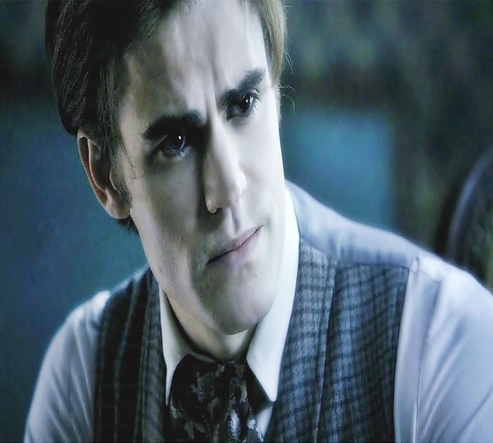 》#Stă afară în ger, mort de beat după grătărelul bine venit, cu o sticlă de vin în mână și - xE07xS01 haters gonna h a t e