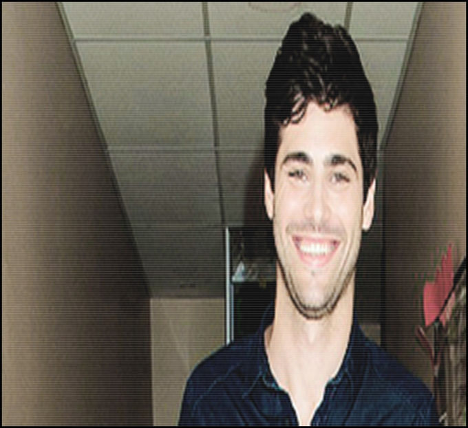 ― Reușesc doar a strâmba din buzele groase, așezându-mă stângaci pe un scaun, dar ajungând - xE07xS01 haters gonna h a t e