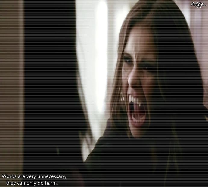 》#În timp ce aceasta se înfrupta din beregata vrăjtoarei, este luată prin surprindere de - S01E02 x Postcards from the Edge