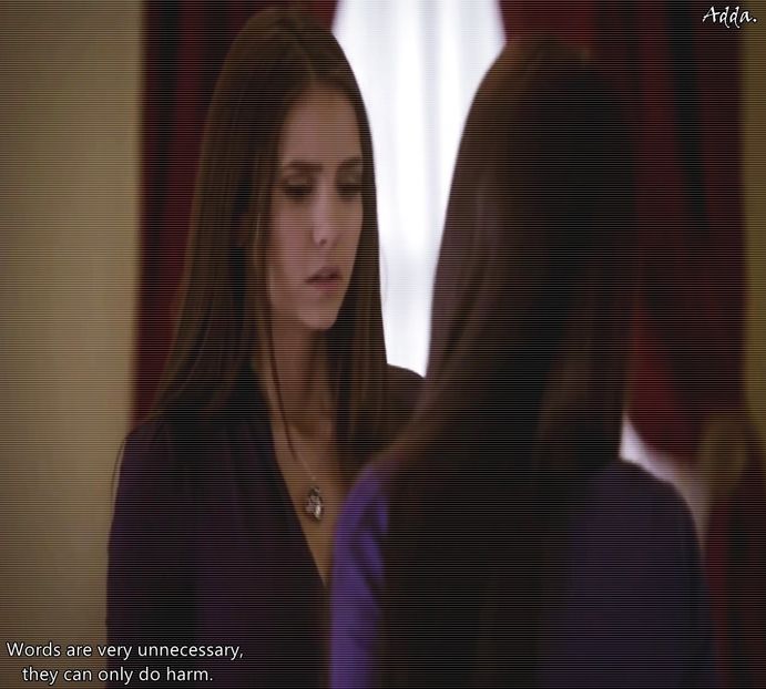 》#Ridică o sprânceană și-l privește confuză, nu știa că poate fi așa sensibil, dar până la - S01E02 x Postcards from the Edge