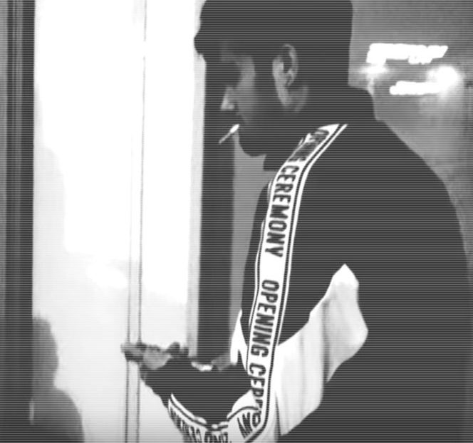 — „Te droghezi? Te-ai drogat cu el?” Sfârşeşte prin acea directă adresare, presupunerea cu - 15 Strangers in passing casually