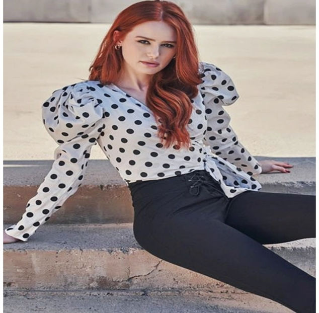 ̷♡̷ ⍮αιηяσʇιƖαɔ⑇eyes٦̷ După toate cele întâmplate, Nora era mult mai distantă cu Mike dar totuși - S01E02 x Postcards from the Edge