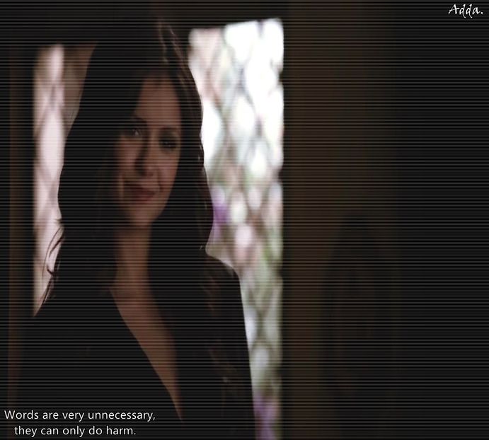 》despre Em, că se afla acolo, nu era la curent. Decide să se oprească din a vorbi despre asta, - S01E02 x Postcards from the Edge