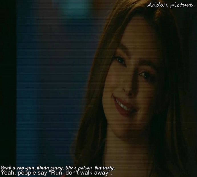 》#Emily tocmai folosea oglinda pentru a încerca să mai caute replica ascendentului, însă îi - S01E02 x Postcards from the Edge