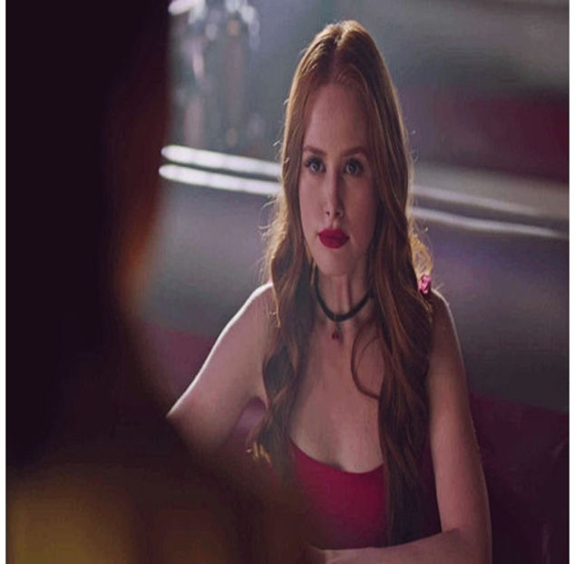 ̷♡̷ ⍮αιηяσʇιƖαɔ⑇eyes٦̷ Își ridică privirea spre el și într-o secundă se ridică în picioare, fiind la - S01E02 x Postcards from the Edge