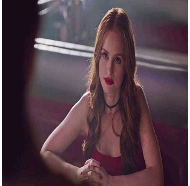 ̷♡̷ ⍮αιηяσʇιƖαɔ⑇eyes٦̷ îl aude se oprește și-l privește tăcută preț de câteva secunde, pulsul - S01E02 x Postcards from the Edge