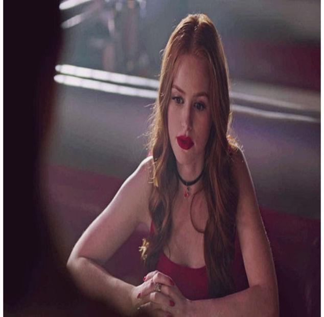 ̷♡̷ ⍮αιηяσʇιƖαɔ⑇eyes٦̷ ușor răstit, fiind pentru o secundă chiar mândră de ea că nu cedează deloc - S01E02 x Postcards from the Edge