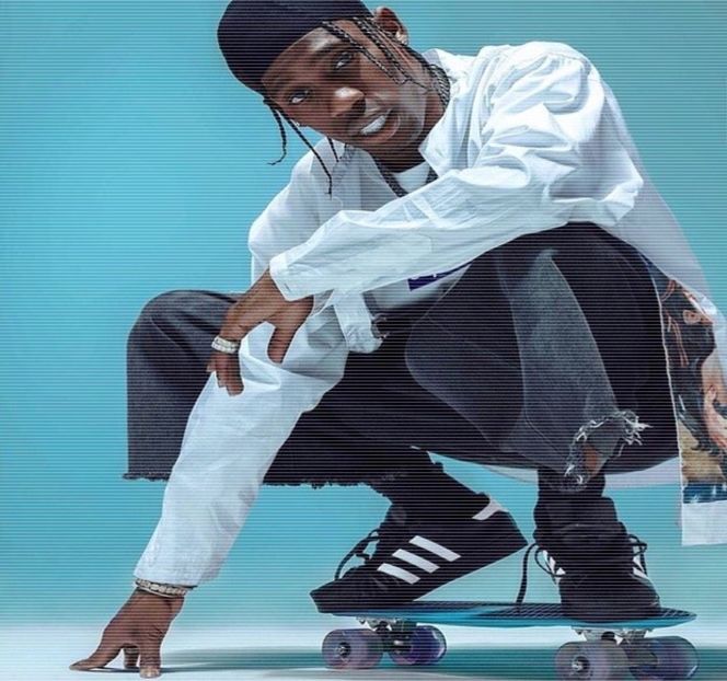 — Rânjet tipic, pe parcursul în care priveşte pentru alte câteva secunde prin oglindă; căci - 15 Strangers in passing casually