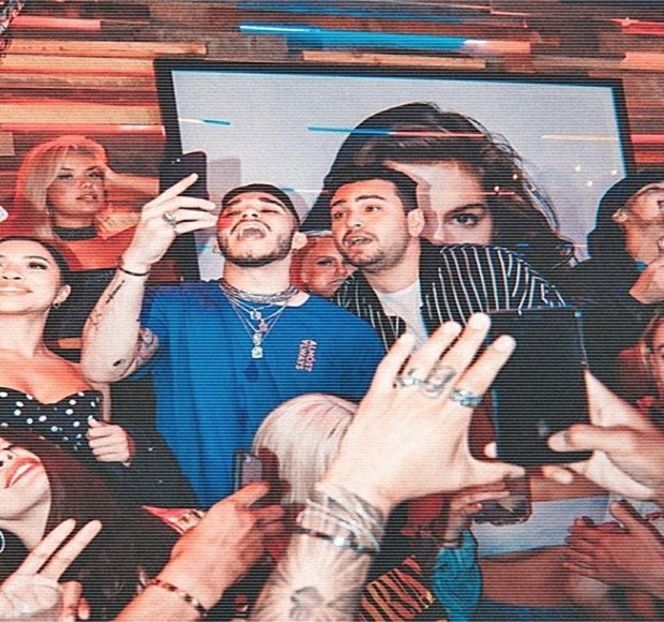 — „Poţi să te opreşti frate, la vreun peco de pe drum. Aşa măcar poate ne mai aprovizionăm - 15 Strangers in passing casually