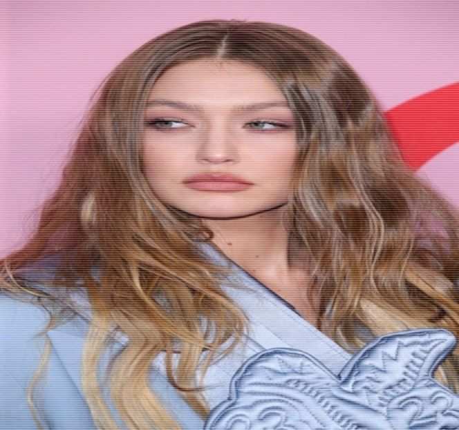 —  Fiind cea care o determină să o privească cu un anumit scepticism, datorat totodată - 15 Strangers in passing casually