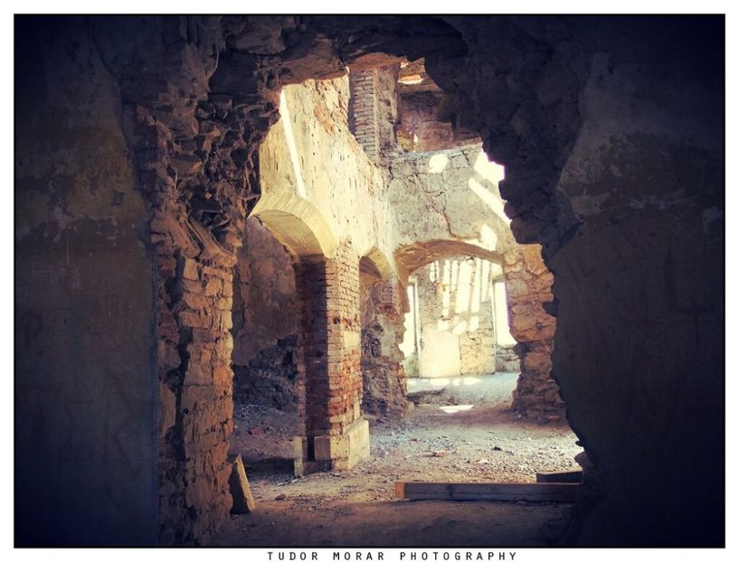 ruine - FOSTUL SPITAL DE BOLI PSIHICE CRONICE ROCK CLUB BORSA MARAMURES resedinta privata