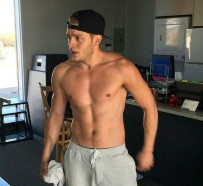 a65120aa1f0dd08edcc4ff49bedbb753 - Dominic Sherwood