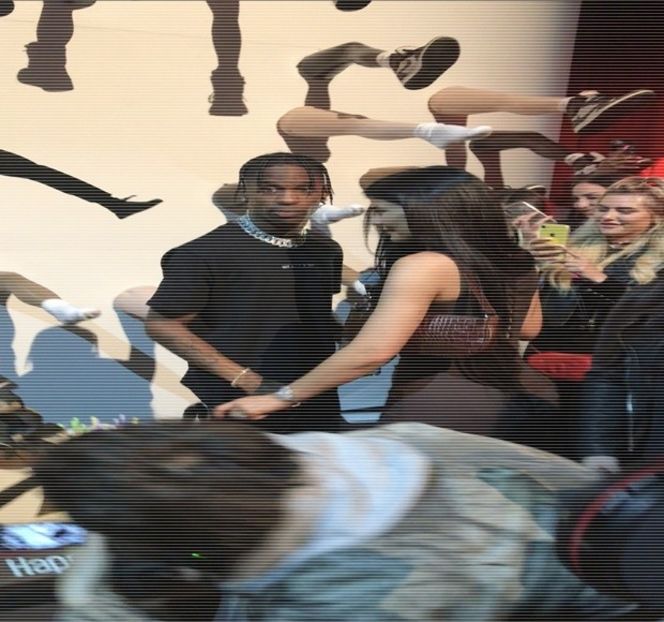 — Mai ales un schimb de cuvinte, căci timpul în compania de scurtă durată a celor doi și-l - 15 Strangers in passing casually