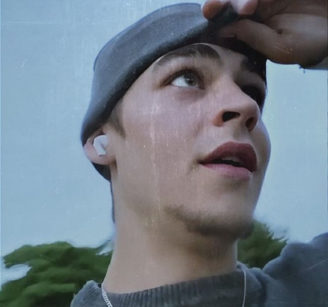 În loc să vb cu persoane prin poze îmi răsp ei la comentarii.. și eu sunt unicul personaj ! - Episodul 4