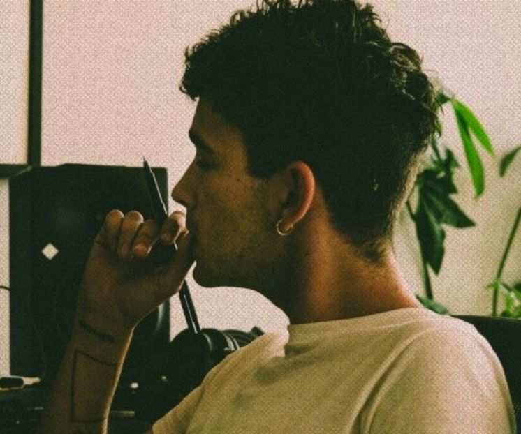 ⊺ⱶ∙ⱻ⃞¹⁹⁷⁵.;  "Nici să nu te gândești amice, orice problemă erotică ai avea nu o vei rezolva luând - The Eclogues! S2ecundus liber