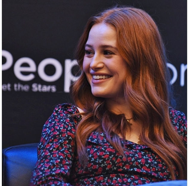 ̷♡̷ ⍮αιηяσʇιƖαɔ⑇eyes٦̷ secunde dar încearcă să nu arate asta. Își rotește ochii imediat cum îl aude - S01E02 x Postcards from the Edge