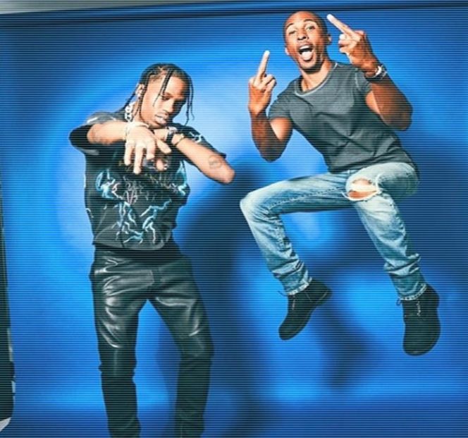 — A fi oferit chiar lui Gigi. „De ce? Chiar atât de mult ţi-ar plăcea să te domin?” Totuşi, deşi - 15 Strangers in passing casually