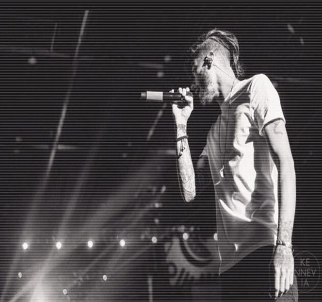 — Ci mai mult din cauza impunerii proprii. Astfel, ajungând în pragul în care ochii i se rotesc - 15 Strangers in passing casually