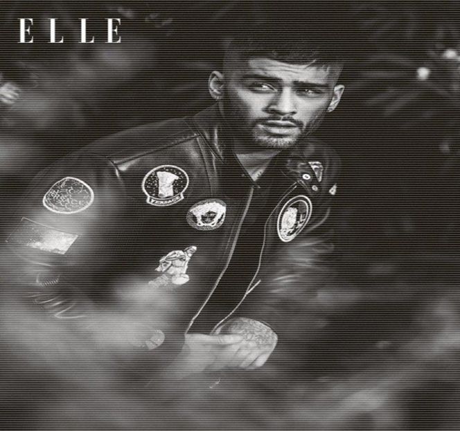 — Care le urcă două câte două pentru a reduce din timp, în cel mai scurt timp regăsindu-se - 15 Strangers in passing casually