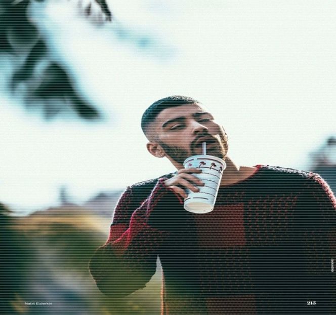 — Ochii şi-i menţine închişi chiar dacă nu se mai punea problema aceleiaşi arii vizuale, - 15 Strangers in passing casually