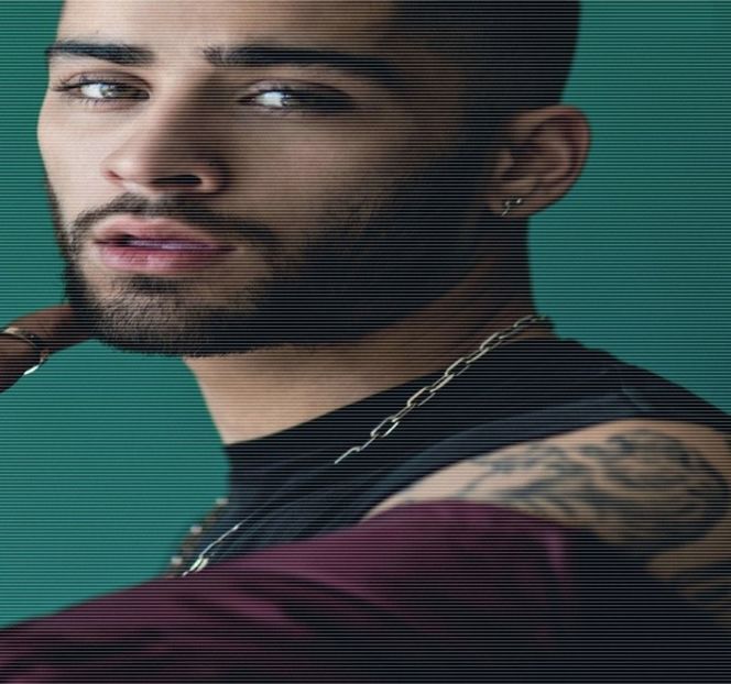 —  Înainte de a o asigura prin alte câteva cuvinte: „Promit că nu mă uit.” deşi situaţia în sine - 15 Strangers in passing casually