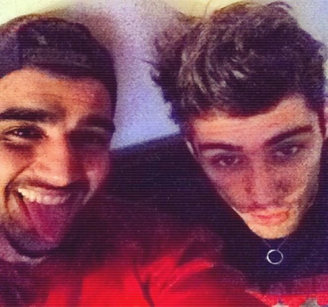 — Rapid urcă, respiraţia parcă tăindu-i-se. „Mă prefac că n-am văzut nimic.” Îi comunică - 15 Strangers in passing casually