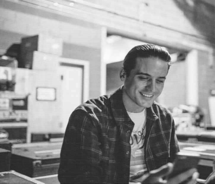 ̷͡︽.　· vitregă. Nu reușisem să mă împac cu ideea de a o avea-n casă sincer, și-n parte sunt - - EP01 x Gon make u move to Miami