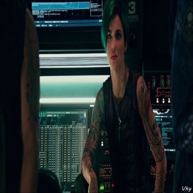 sǝuʅǝʍʞʞᴉɐʅsǝupoɥ؛┇Se uita putin ciudat la christy care se pare ca a luat-o somnul pe bune - EP01 x Gon make u move to Miami