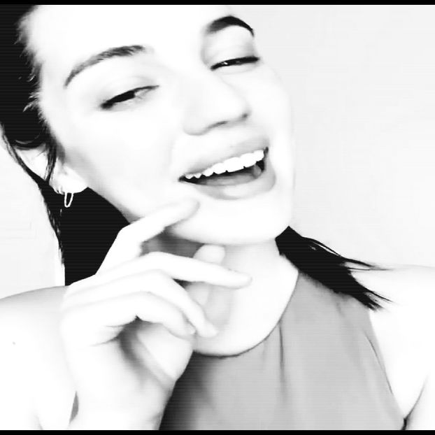 ━ pună la încercare să vadă dacă chiar i-ar băga mâna în zona dintre cupele sutienului - EP01 x Gon make u move to Miami