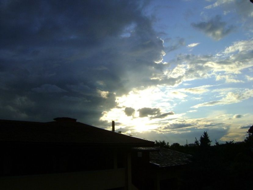Dupa furtuna - Luna - Soarele si norii - 2